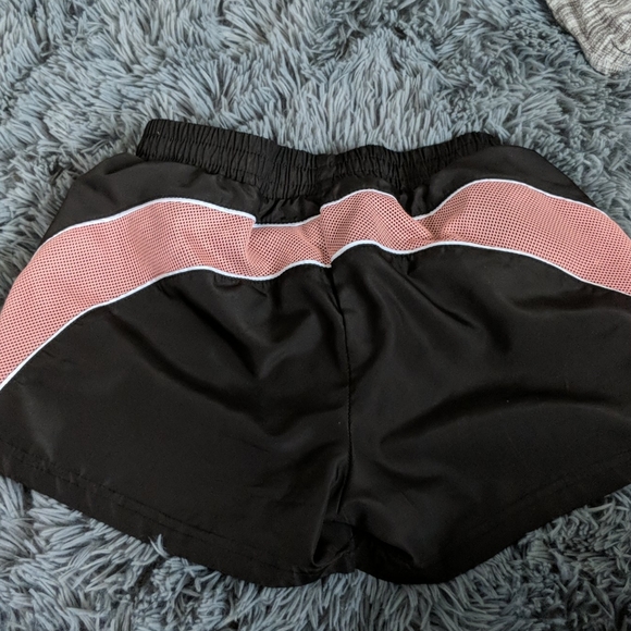 Shorts - Picture 3 of 4